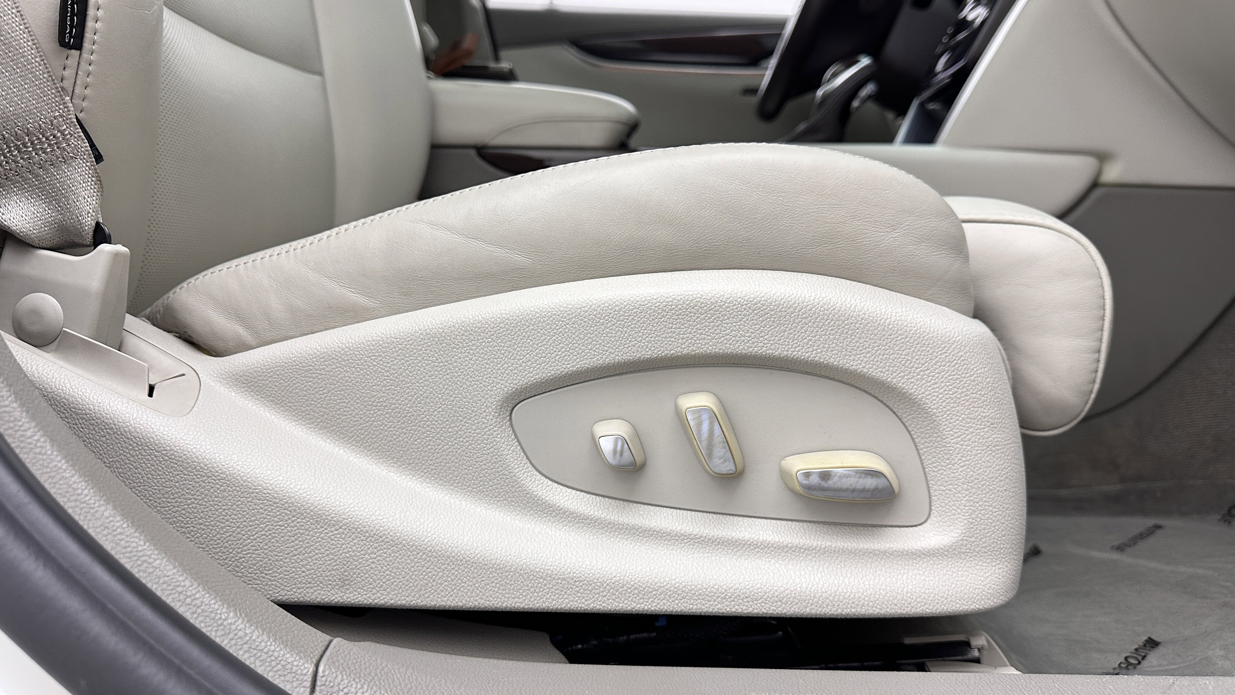 Used 2013 Cadillac XTS Platinum AWD/4WD image 36