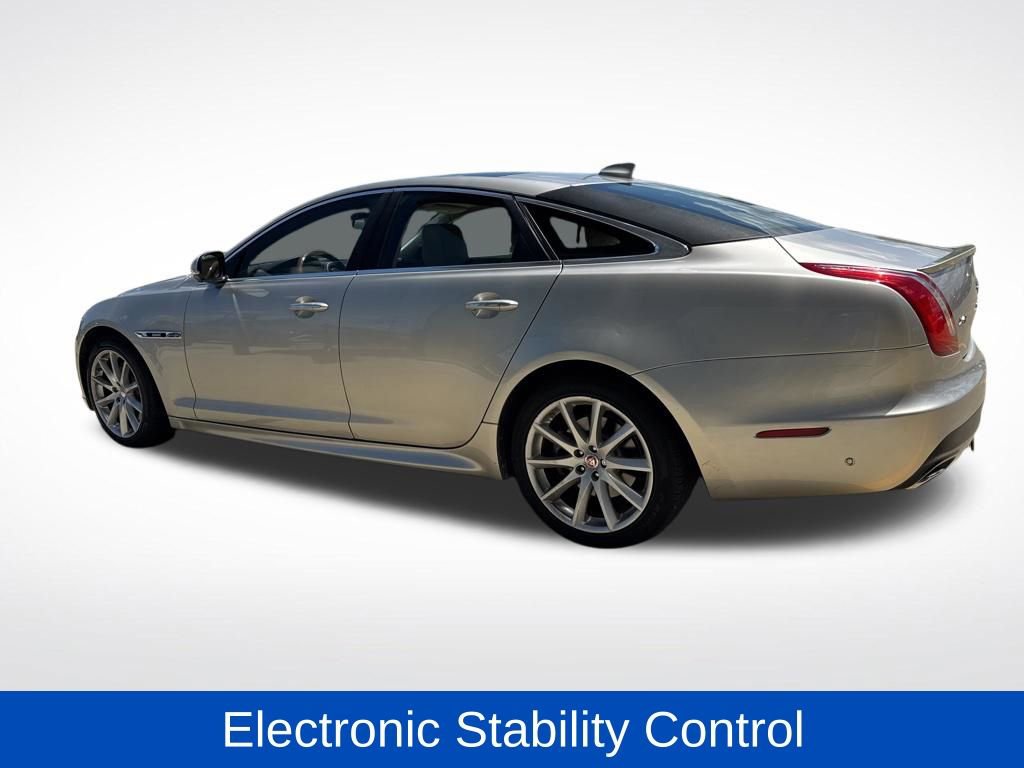 Used 2016 Jaguar XJ R-Sport RWD image 5