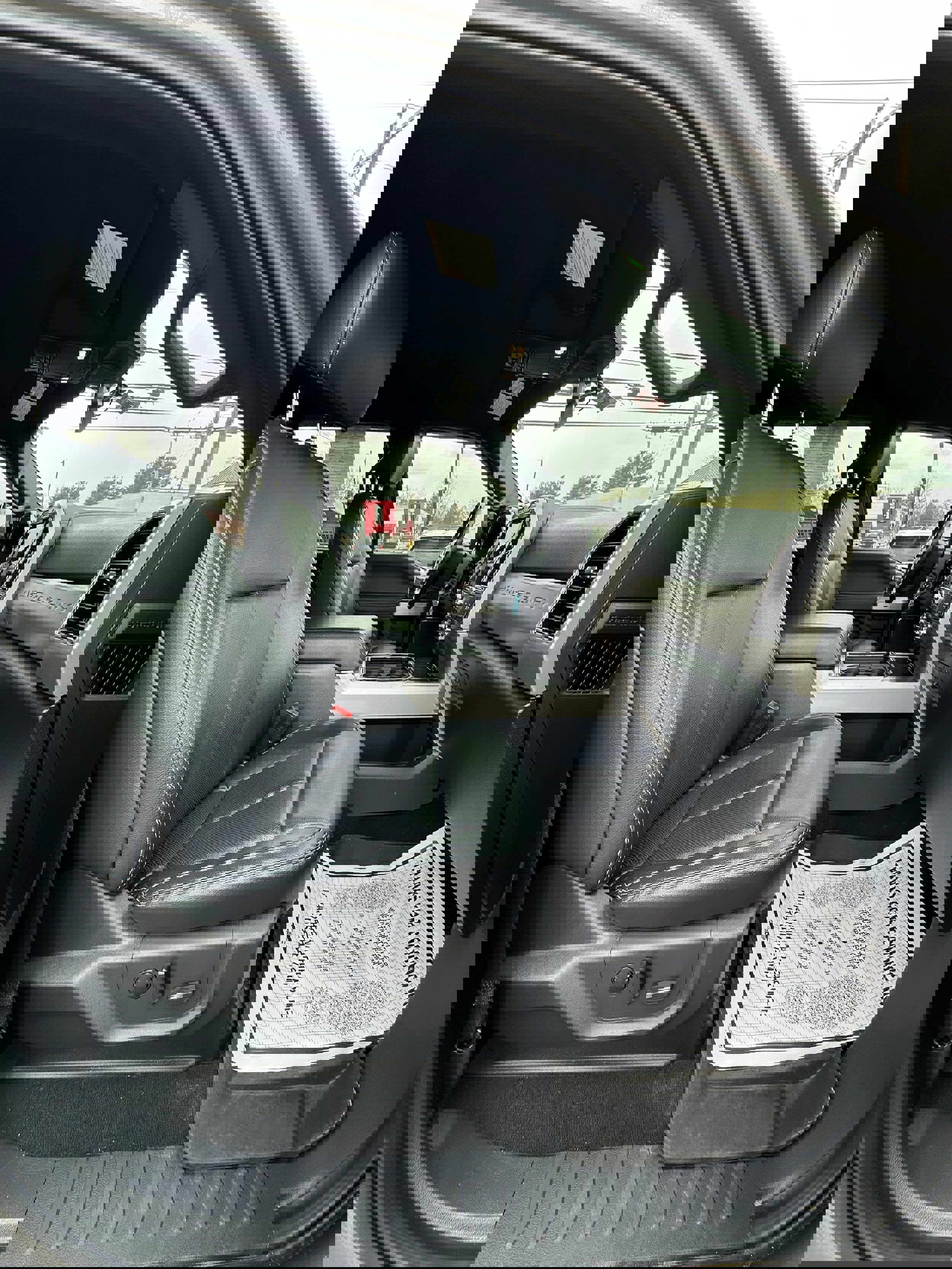 Used 2022 Ford F250 Lariat w/ Tremor Off-Road Package image 21