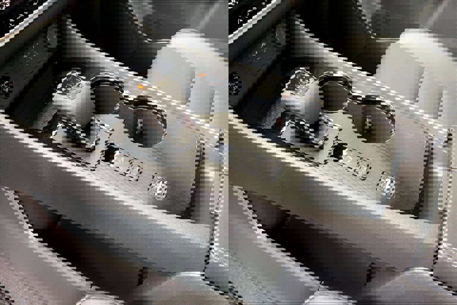 Used 2025 Nissan Rogue SV w/ SV Premium Package image 19