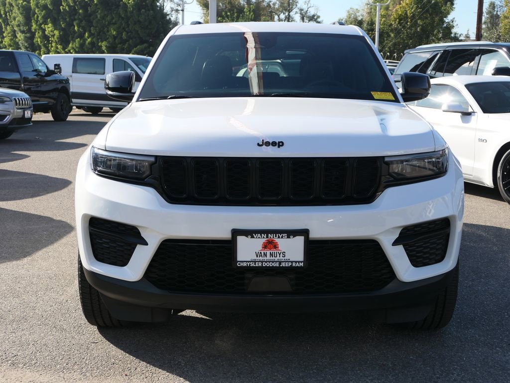 Used 2023 Jeep Grand Cherokee Altitude image 7
