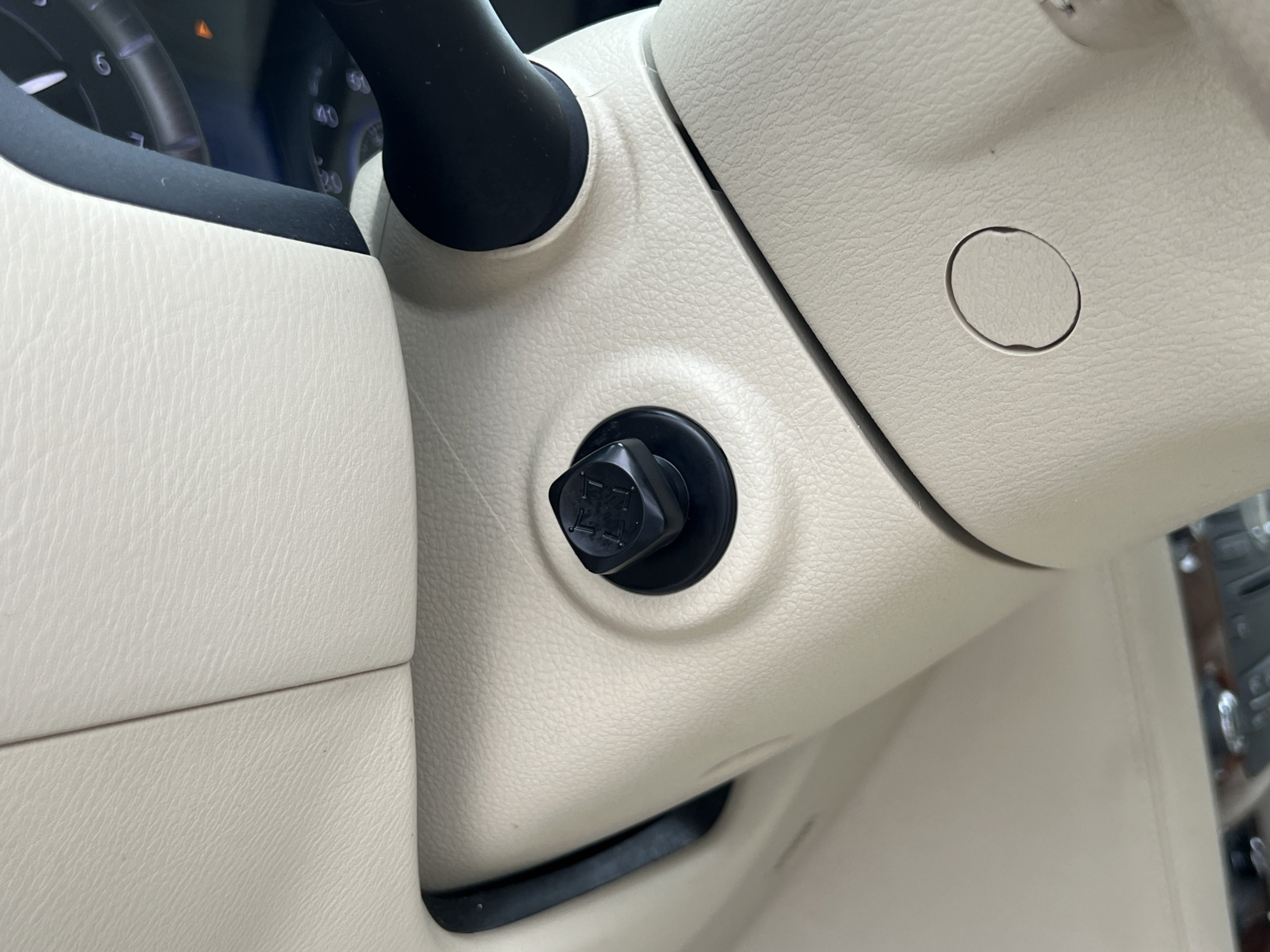 Used 2015 INFINITI QX80 2WD w/ Deluxe Technology Package image 16