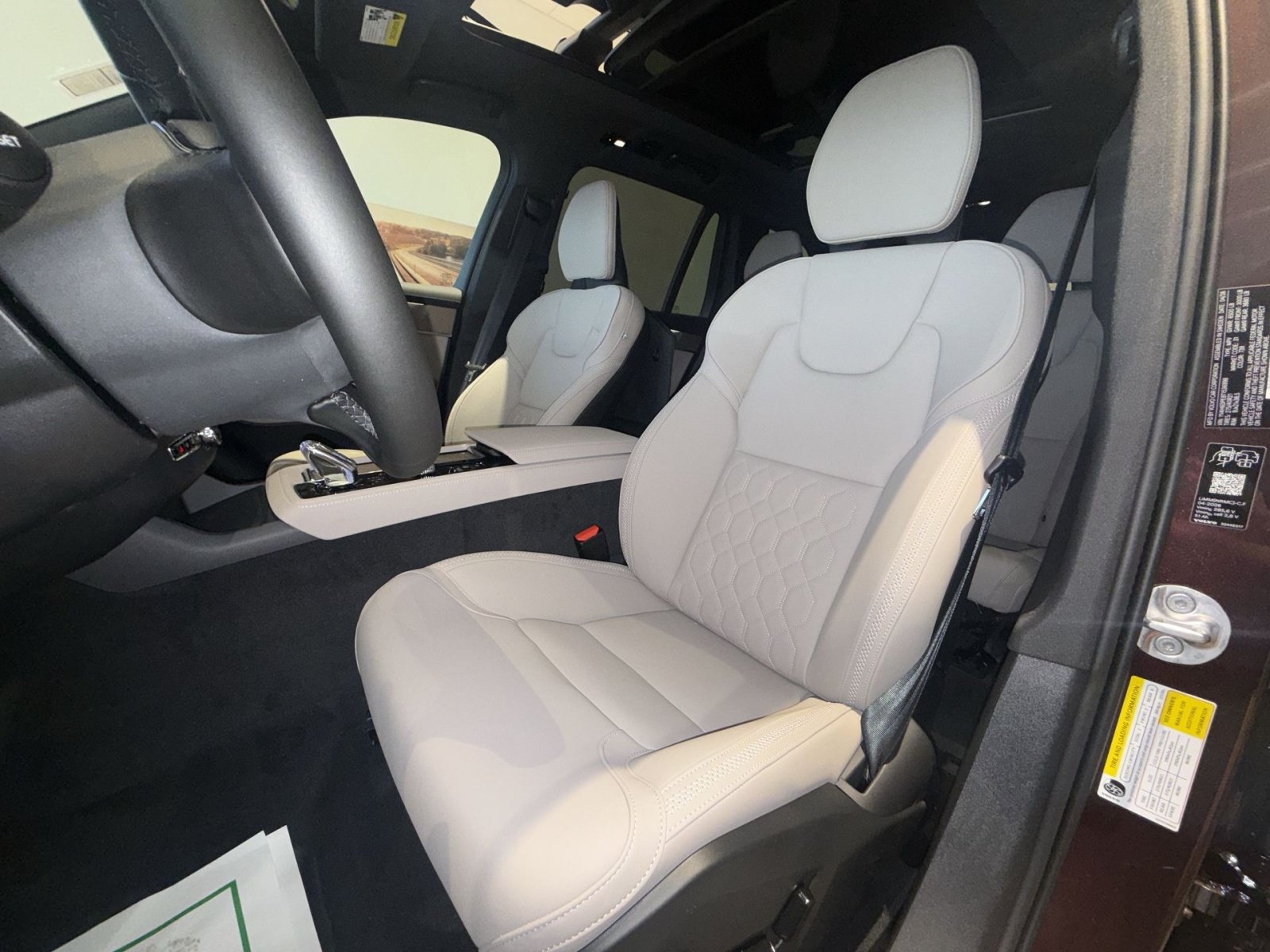 New 2026 Volvo XC90 T8 Plus w/ Protection Package Premier AWD/4WD image 13