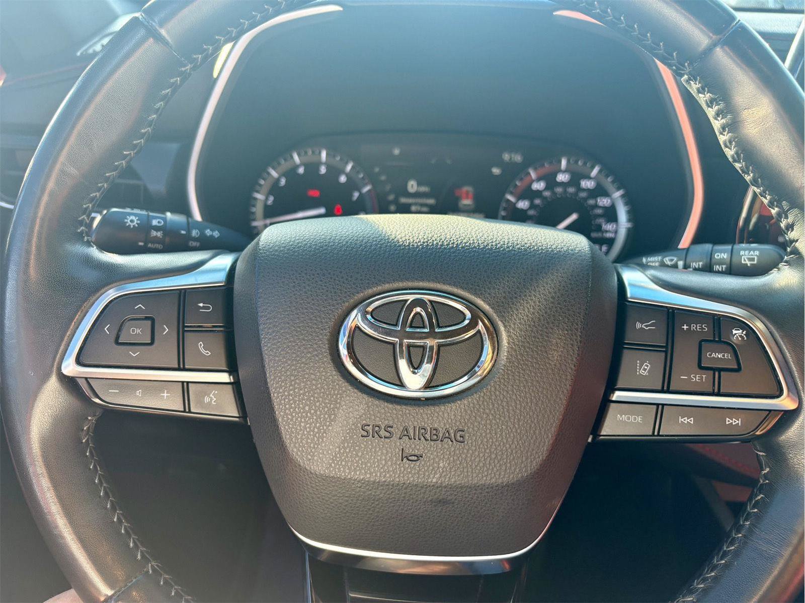 Used 2021 Toyota Highlander XSE FWD image 12