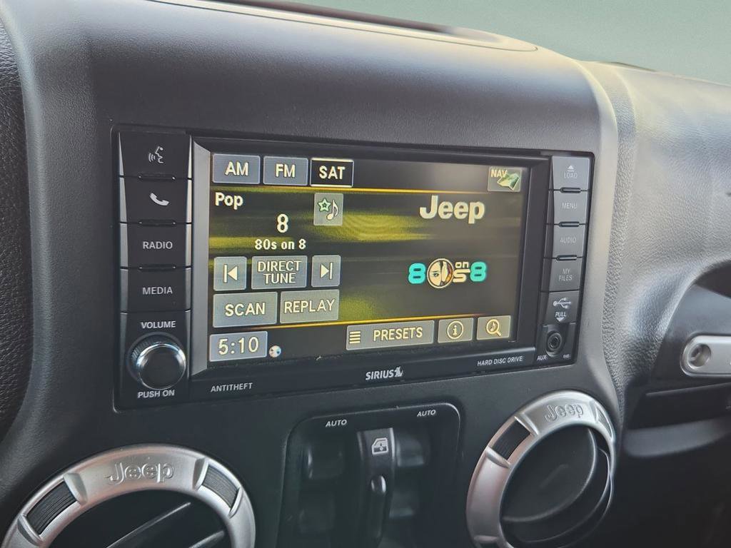 Used 2016 Jeep Wrangler Unlimited Rubicon image 26