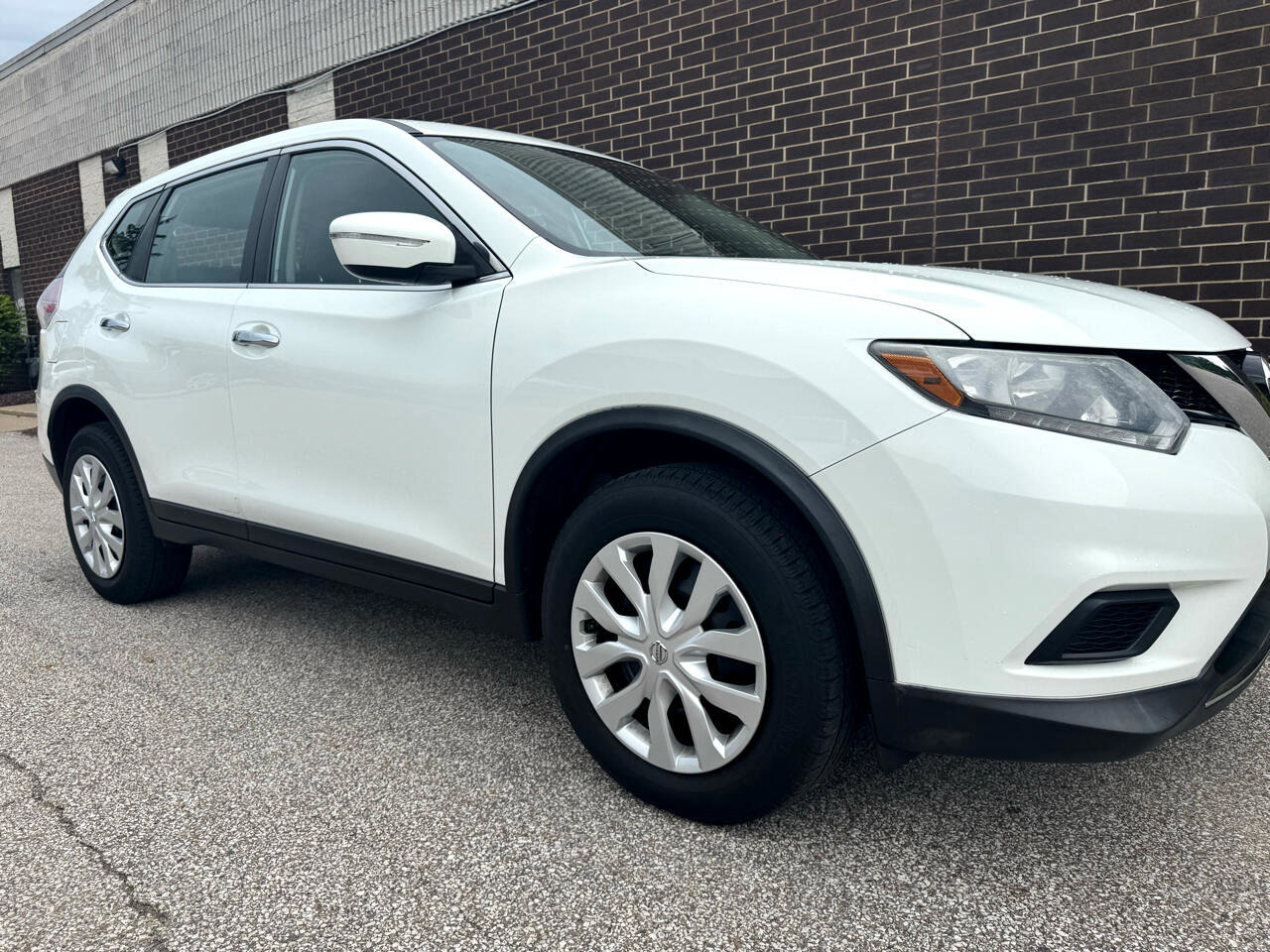 Used 2015 Nissan Rogue S image 28