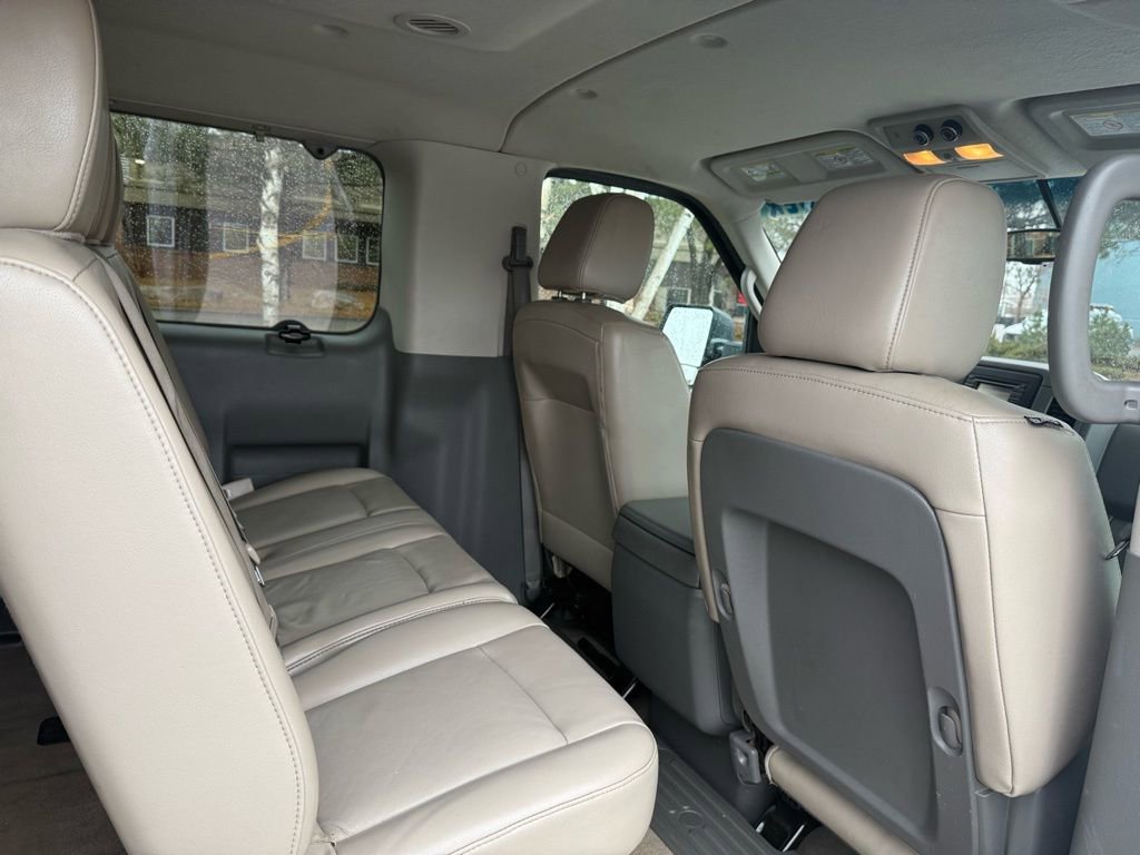 Used 2013 Nissan NV 3500 SL w/ Technology Pkg image 21