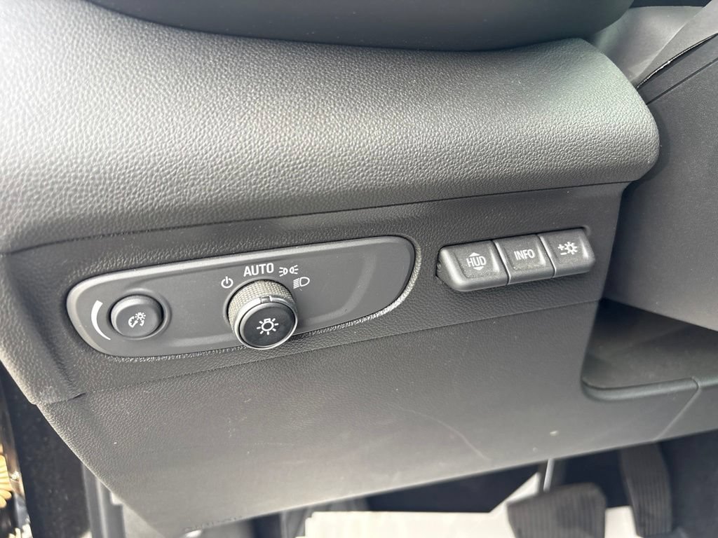Used 2021 Buick Envision Essence w/ Technology Package I FWD image 21