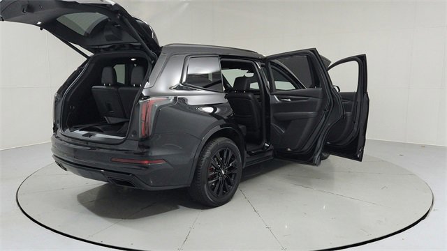Used 2023 Cadillac XT6 Sport w/ LPO, ONYX Package image 10