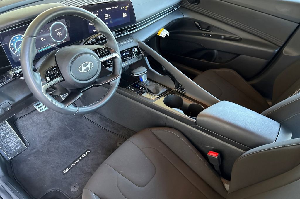 Used 2025 Hyundai Elantra SEL image 7