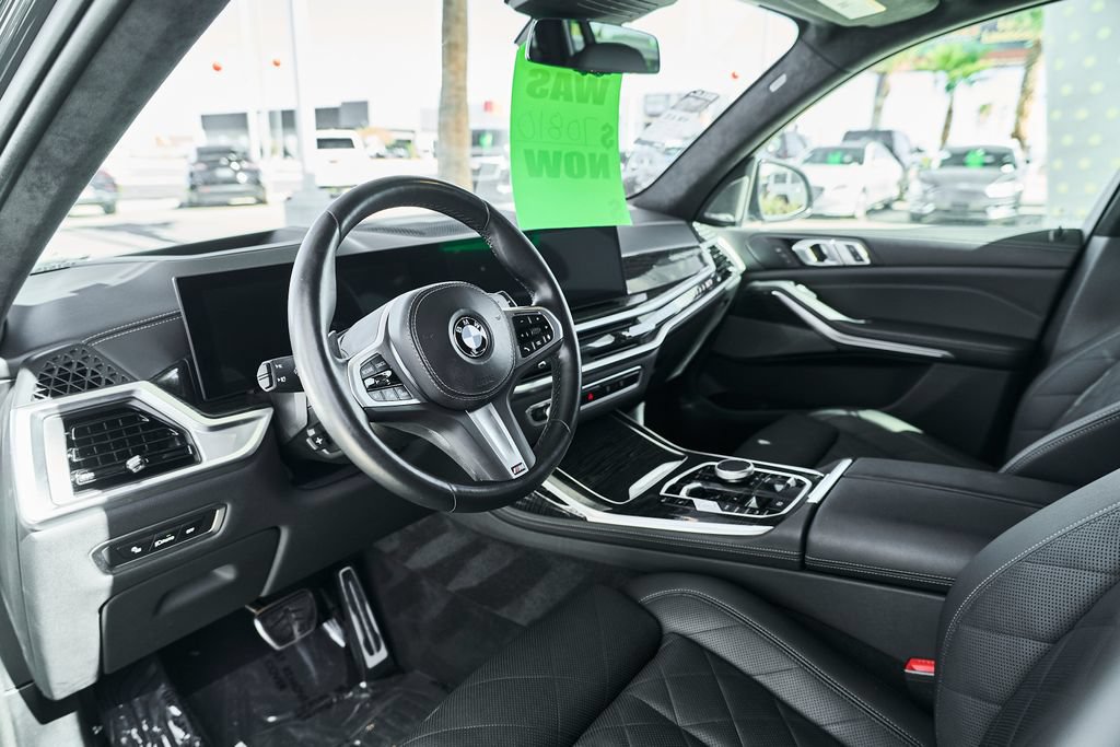 Used 2025 BMW X7 xDrive40i w/ M Sport Package AWD/4WD image 2
