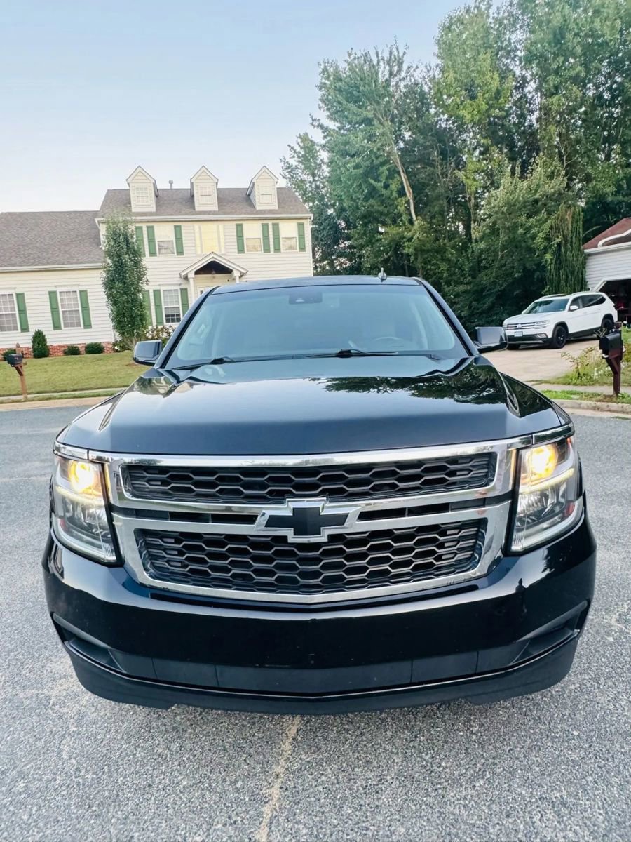 Used 2015 Chevrolet Suburban LT image 1