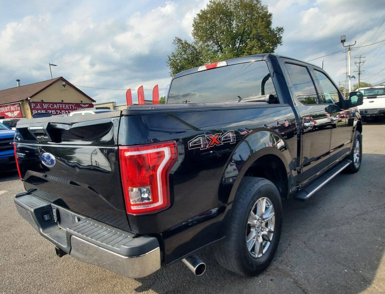 Used 2017 Ford F150 XLT w/ Equipment Group 301A Mid AWD/4WD image 5