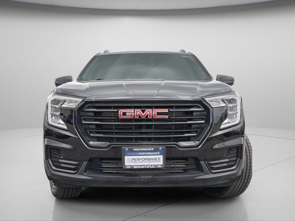 Used 2024 GMC Terrain SLE w/ Elevation Edition AWD/4WD image 3