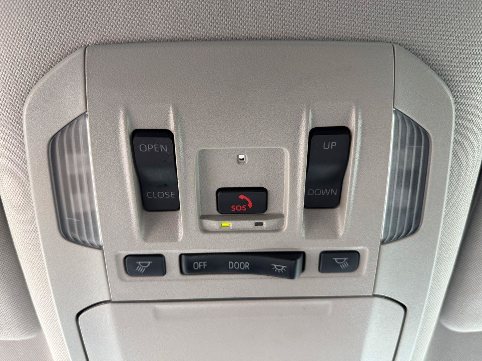 Used 2025 Toyota Highlander LE AWD/4WD image 17