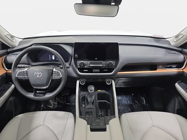 Certified 2025 Toyota Grand Highlander AWD image 9