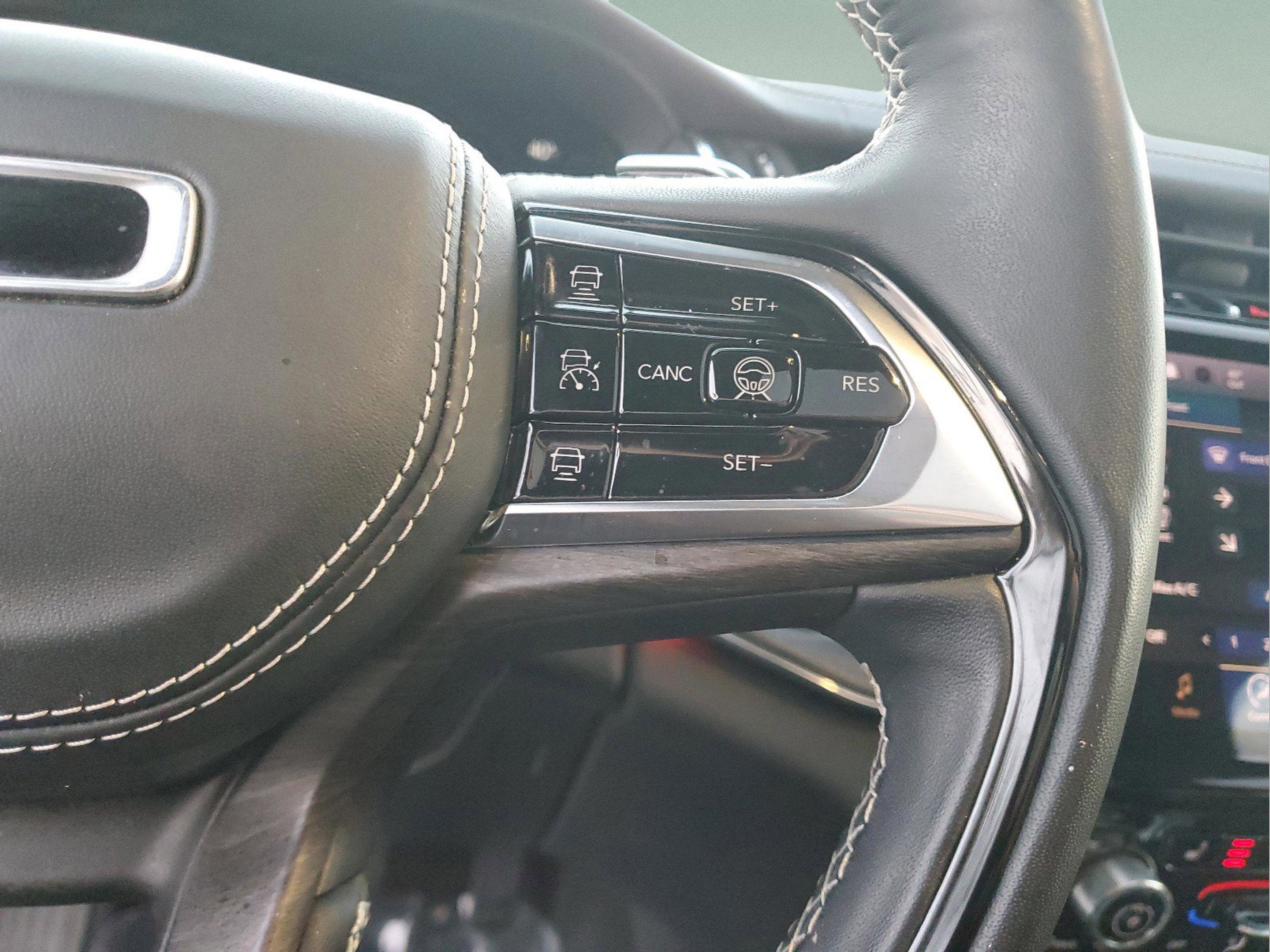 Used 2024 Jeep Grand Cherokee Overland w/ Advanced Protech Group III image 26