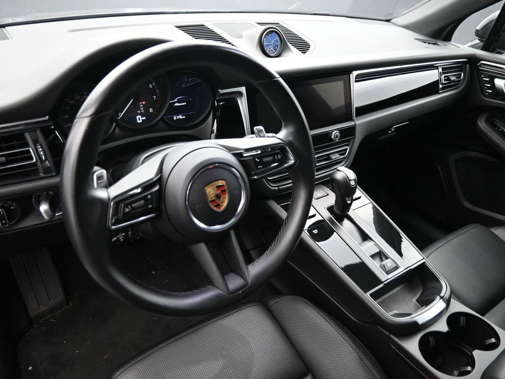 Used 2023 Porsche Macan Turbo image 4