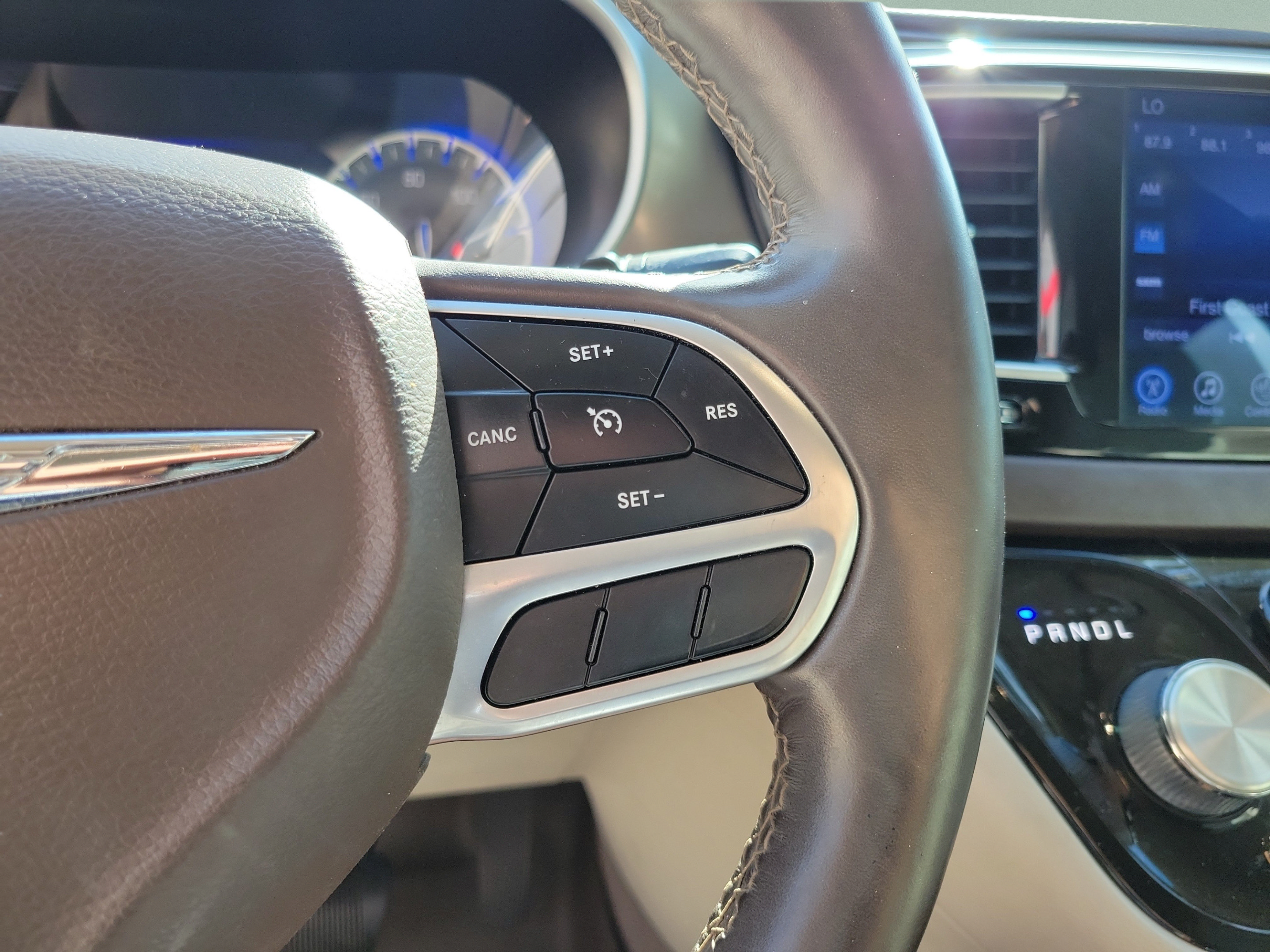 Used 2017 Chrysler Pacifica Touring-L Plus FWD image 14