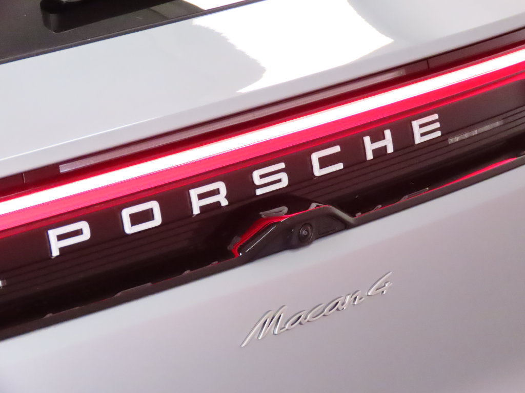 New 2026 Porsche Macan 4 Electric AWD/4WD image 12