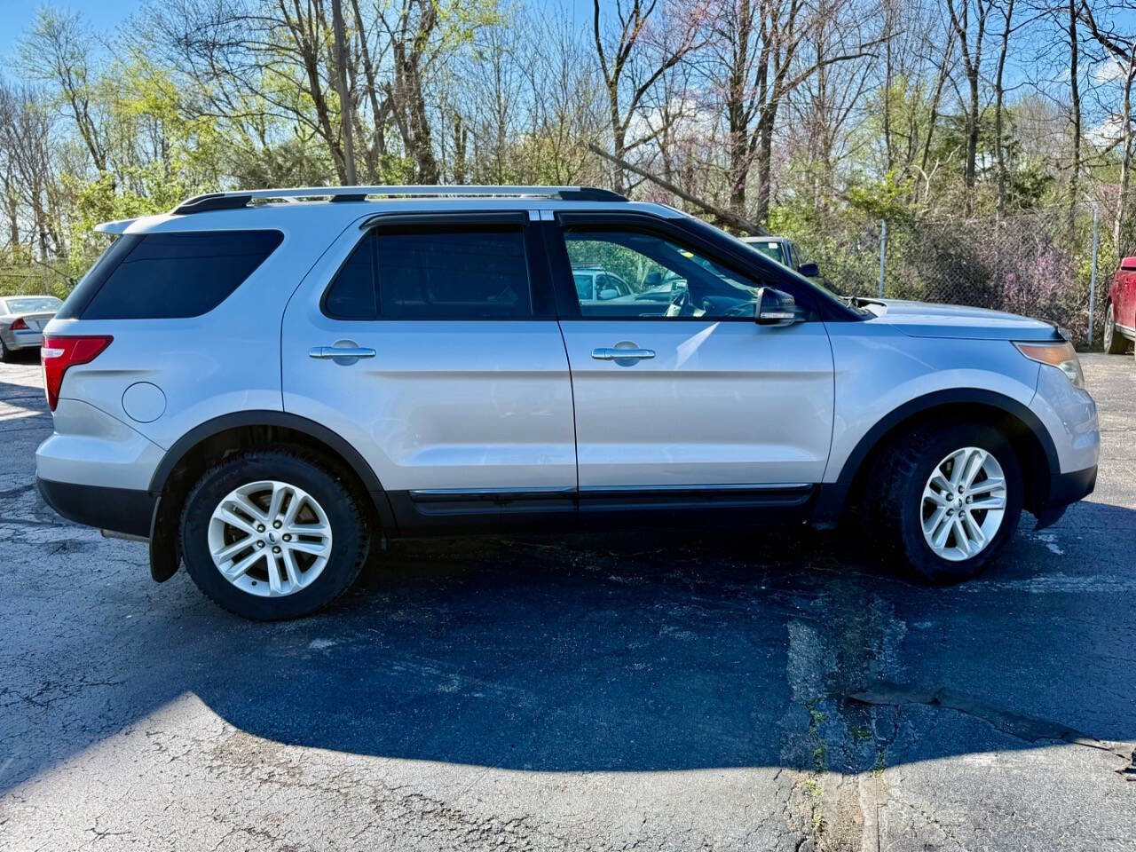 Used 2013 Ford Explorer XLT image 2
