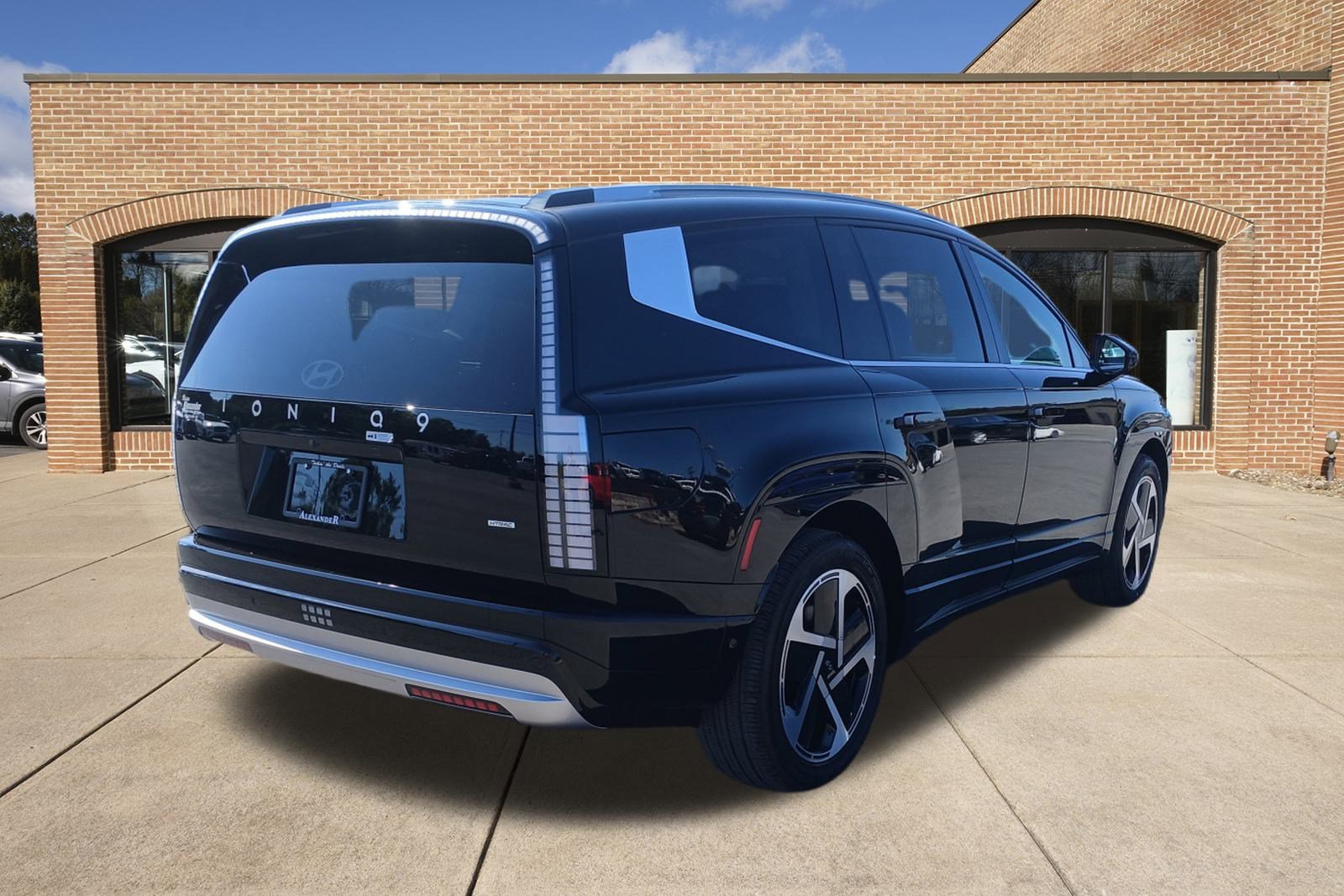 New 2026 Hyundai Ioniq 9 Limited image 3