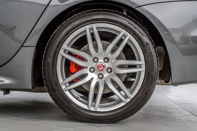 Used 2019 Jaguar XJ R-Sport image 14