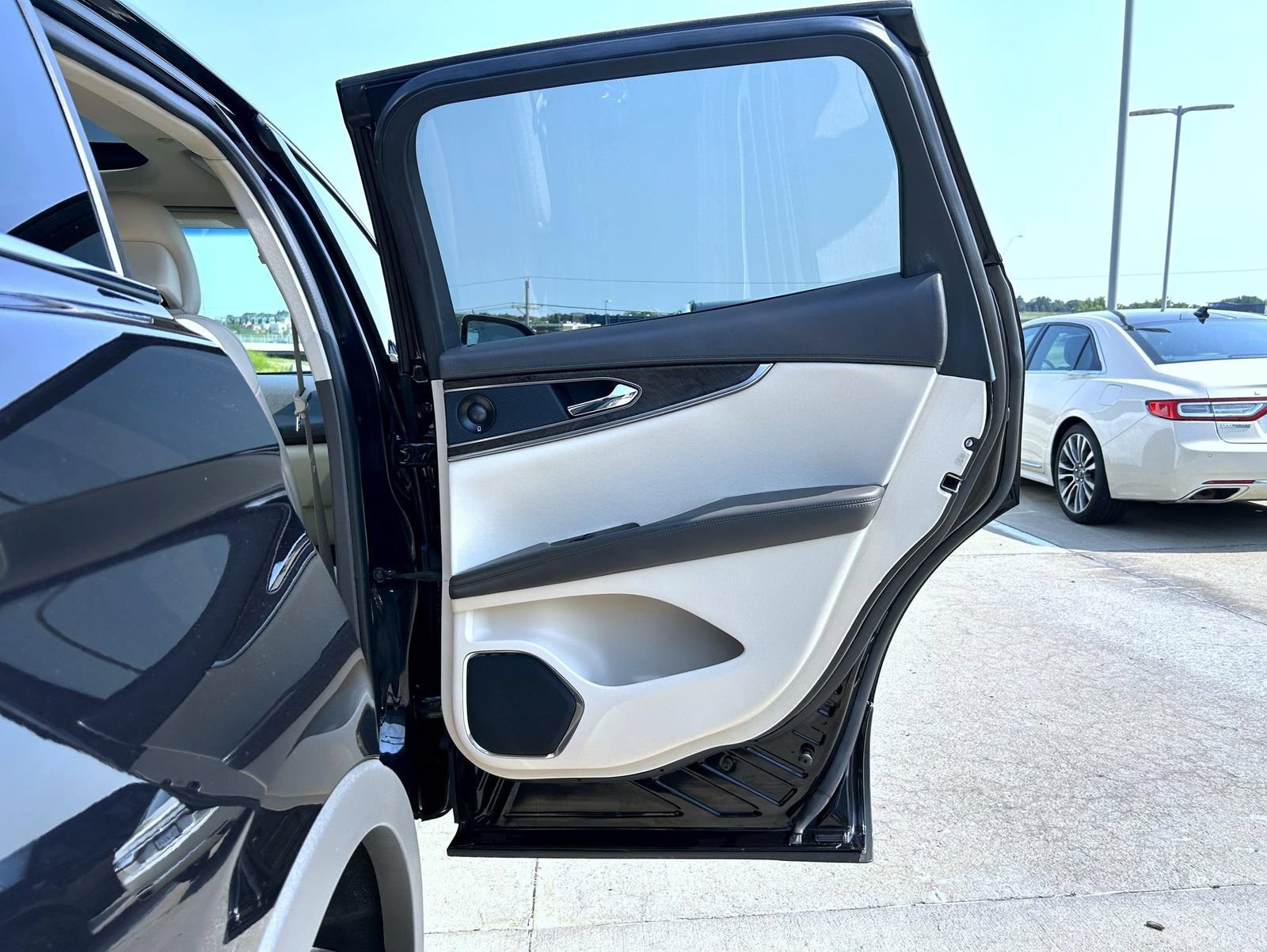 Used 2019 Lincoln Nautilus Reserve AWD/4WD image 17