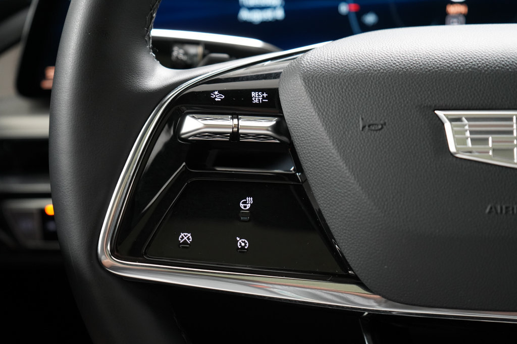 Used 2024 Cadillac Lyriq Luxury AWD/4WD image 17