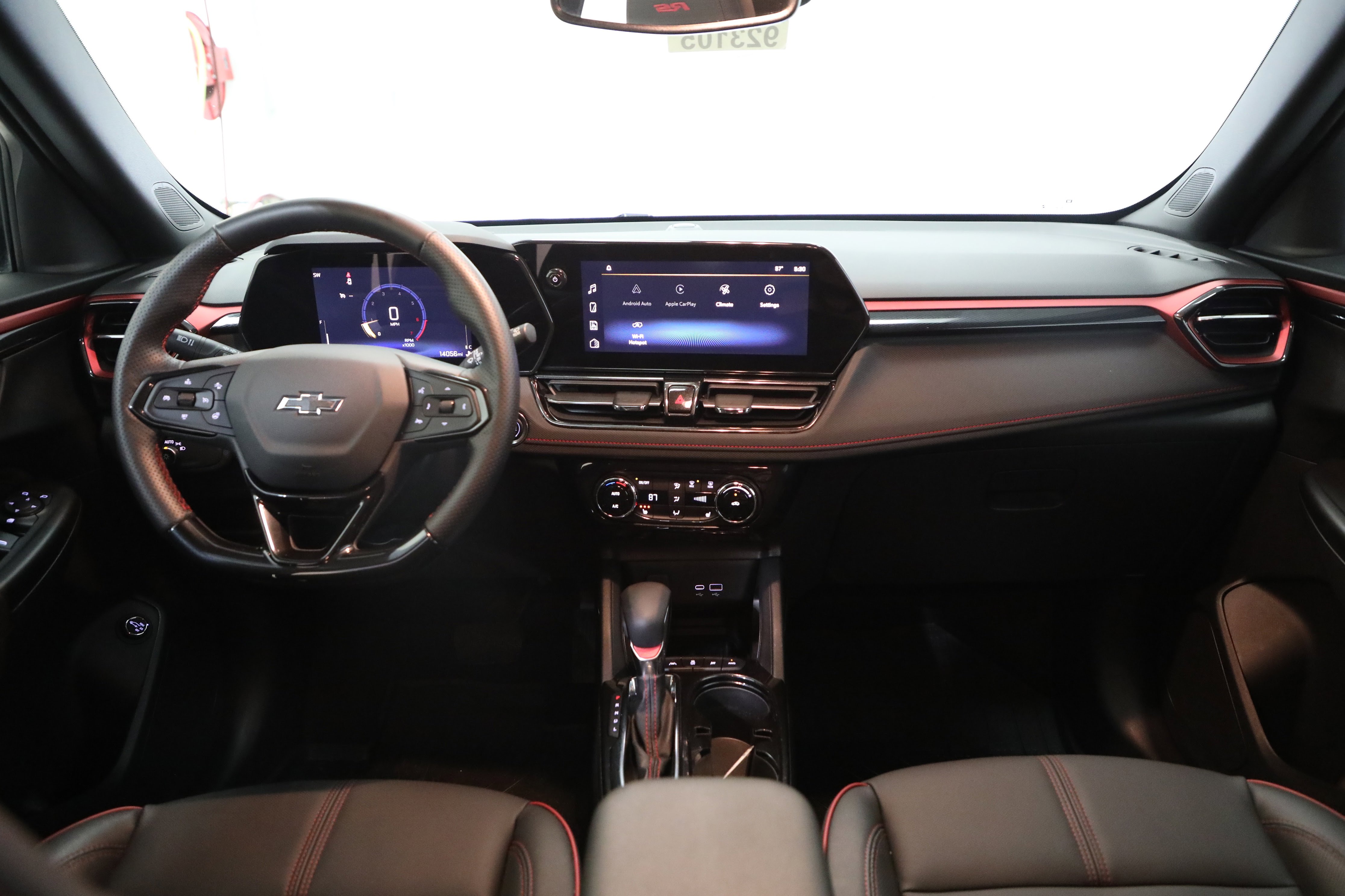 Used 2024 Chevrolet TrailBlazer RS w/ Convenience Package image 2