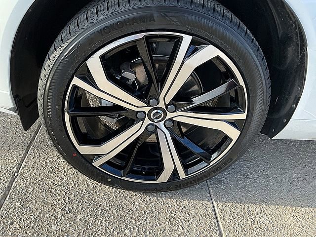 Used 2023 Volvo XC60 B5 Ultimate w/ Climate Package image 13