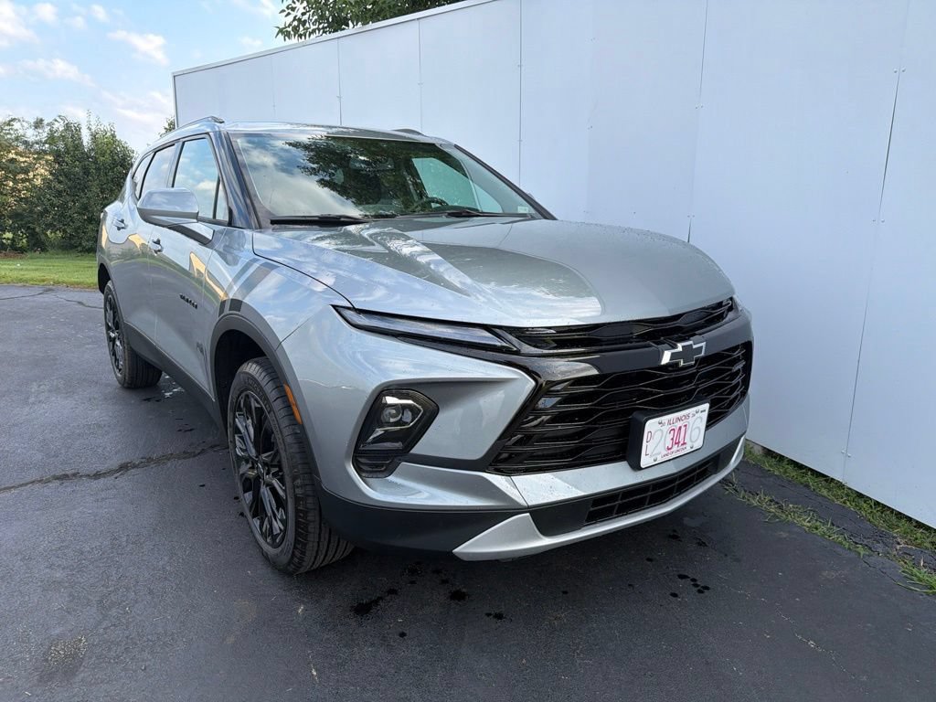 New 2026 Chevrolet Blazer LT w/ LPO, Black Sport Package FWD image 5