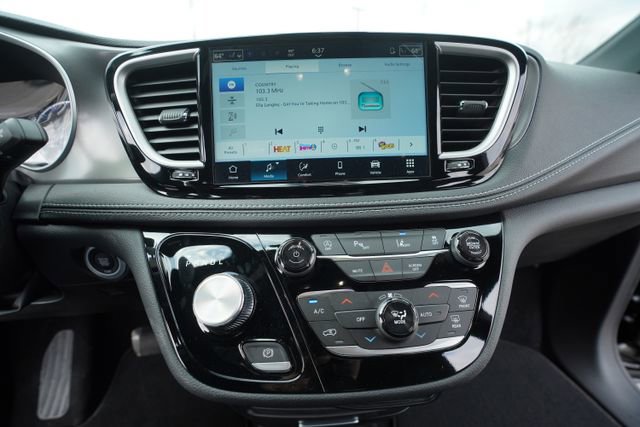 New 2026 Chrysler Pacifica Select FWD image 27