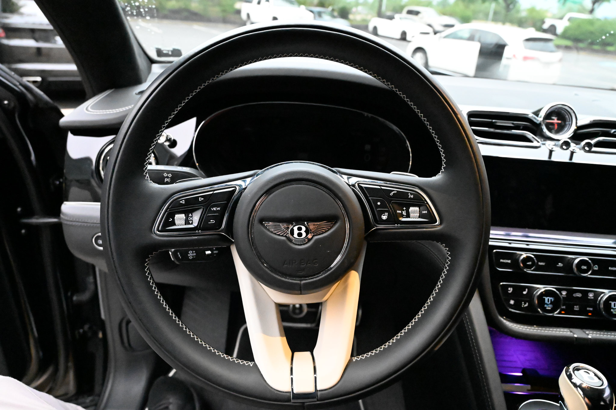 Used 2025 Bentley Bentayga AWD/4WD image 24