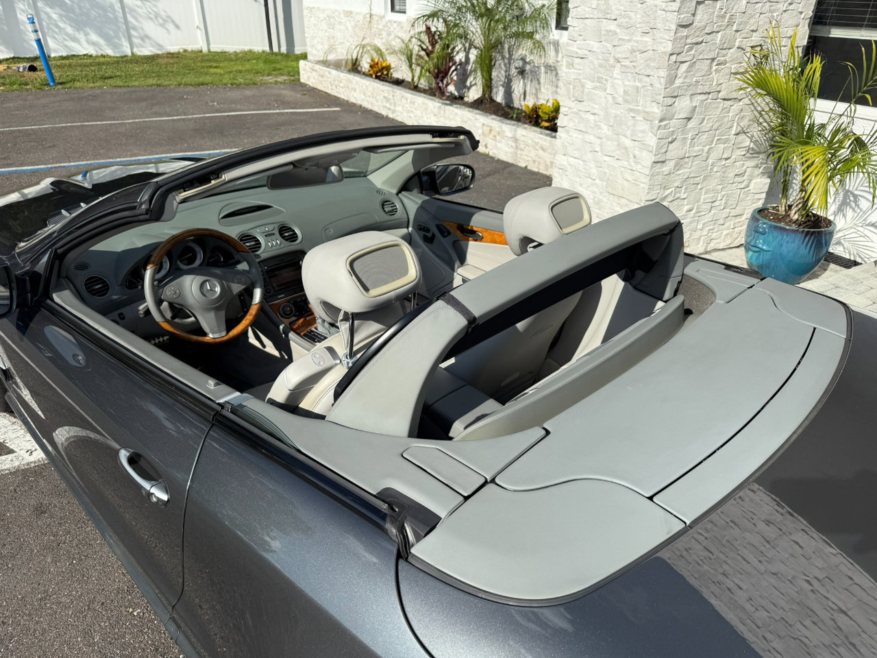 Used 2012 Mercedes-Benz SL 550 image 8