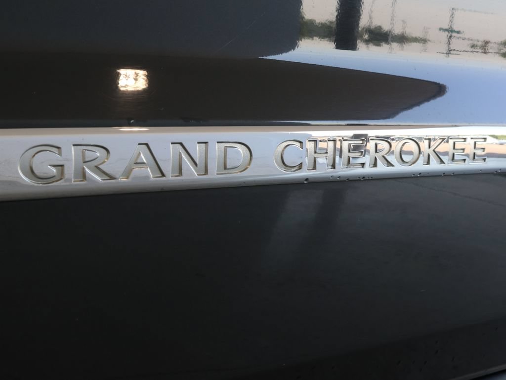 Used 2011 Jeep Grand Cherokee Limited w/ Trailer Tow Group AWD/4WD image 35