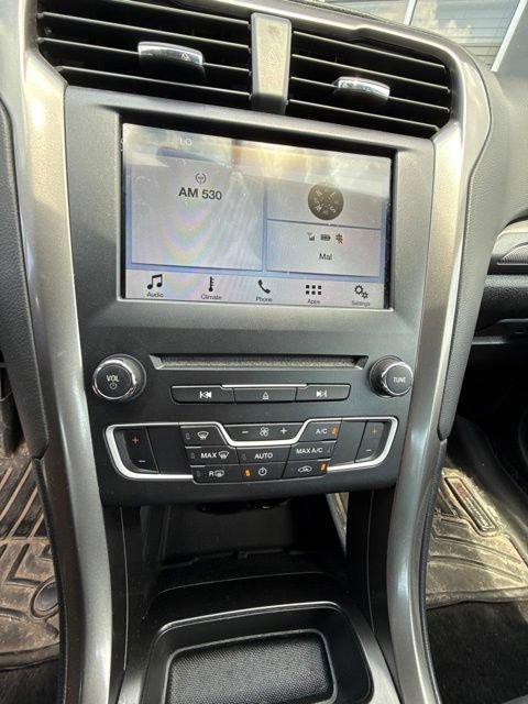 Used 2017 Ford Fusion SE w/ Fusion SE Technology Package FWD image 16