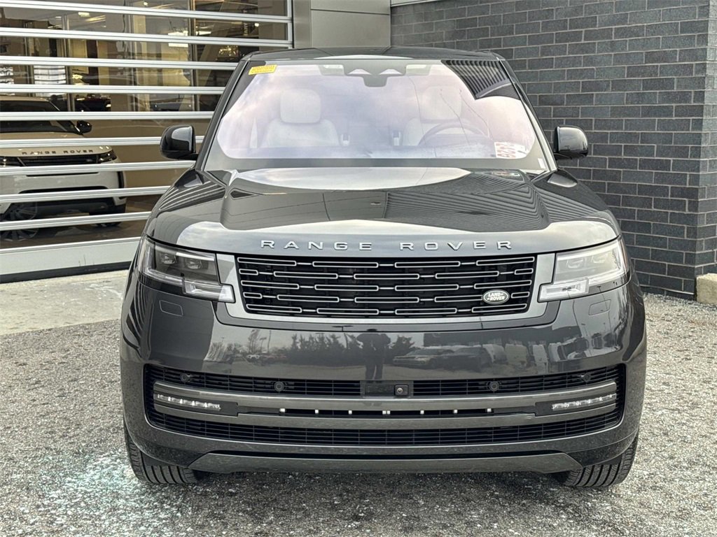 Used 2023 Land Rover Range Rover SE image 2