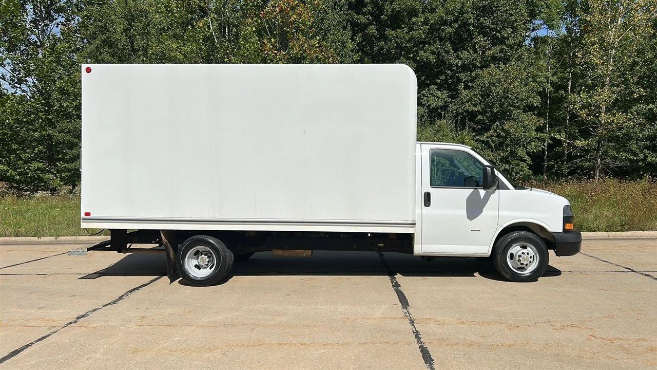Used 2019 Chevrolet Express 3500 Extended w/ Driver Convenience Package RWD image 8