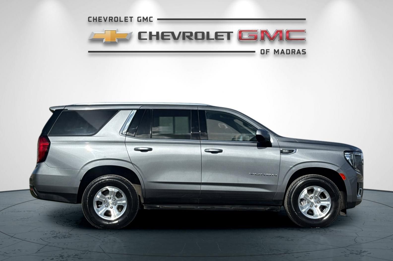 Used 2021 GMC Yukon SLE AWD/4WD image 2