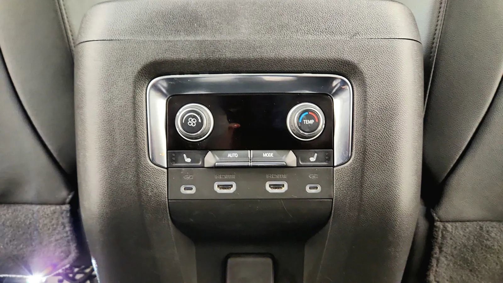 Used 2022 Chevrolet Suburban RST w/ Sport Performance Package image 40