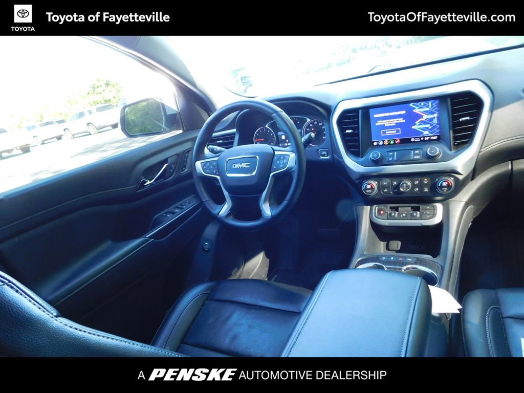 Used 2023 GMC Acadia SLT w/ Preferred Package FWD image 3