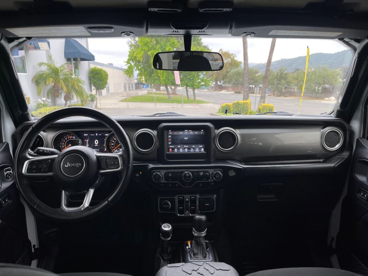 Used 2019 Jeep Wrangler Unlimited Sahara AWD/4WD image 12