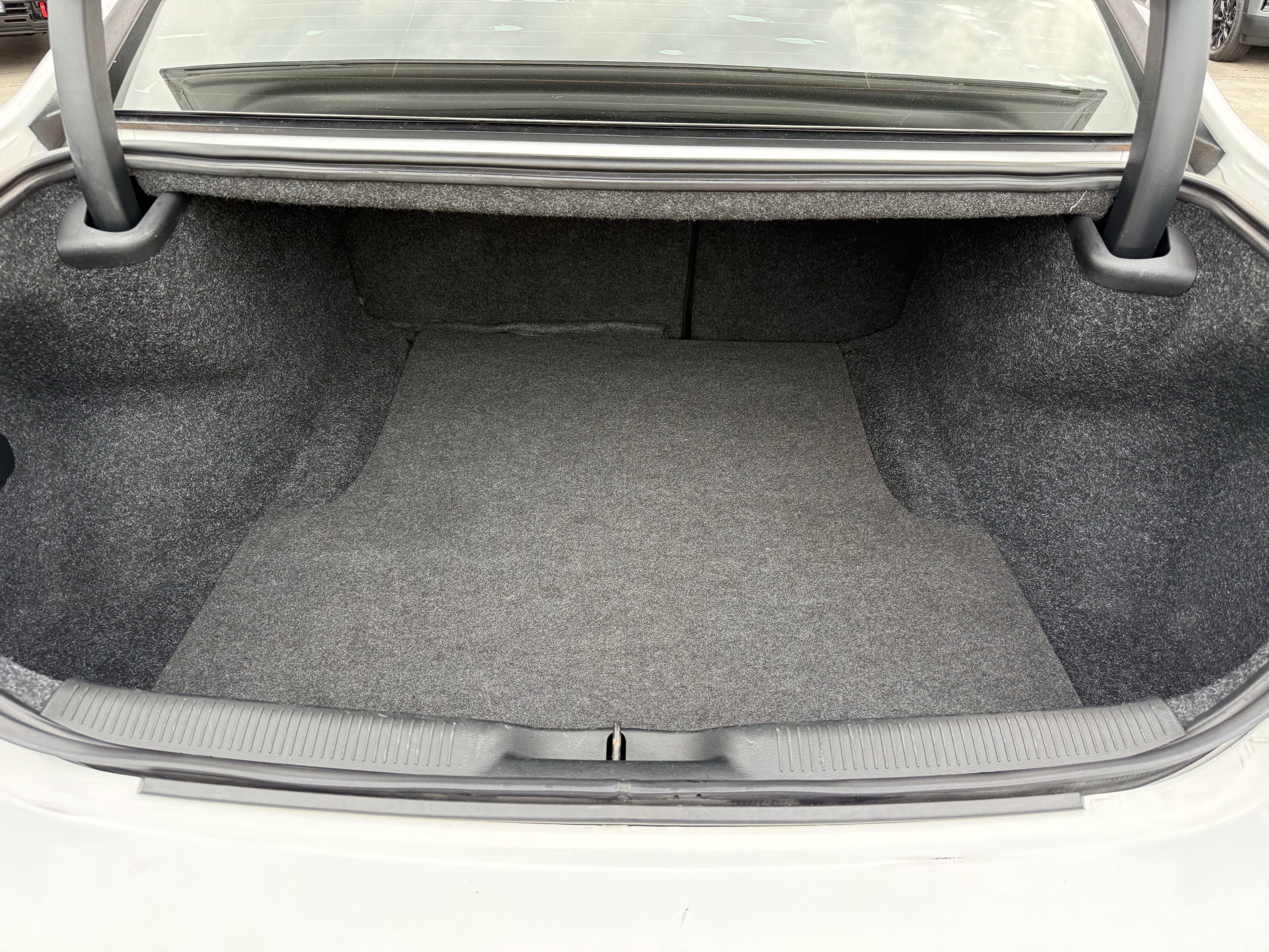 Used 2018 Dodge Charger SXT w/ Blacktop Package image 30