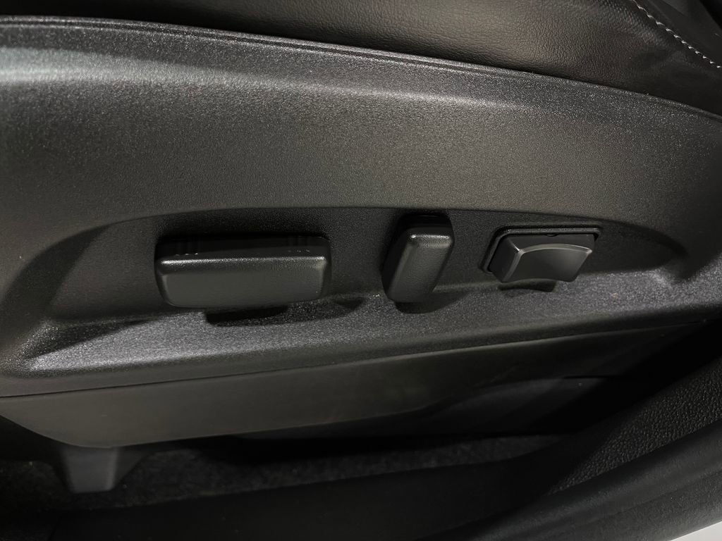 Used 2016 Chevrolet Equinox LTZ w/ Enhanced Convenience Package image 18