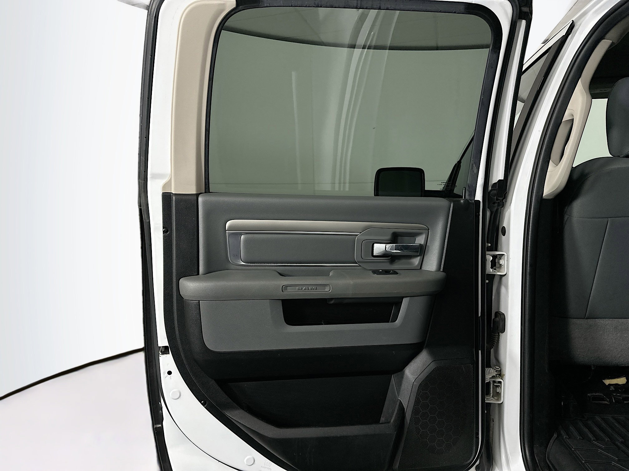 Used 2019 RAM 1500 Classic SLT image 24