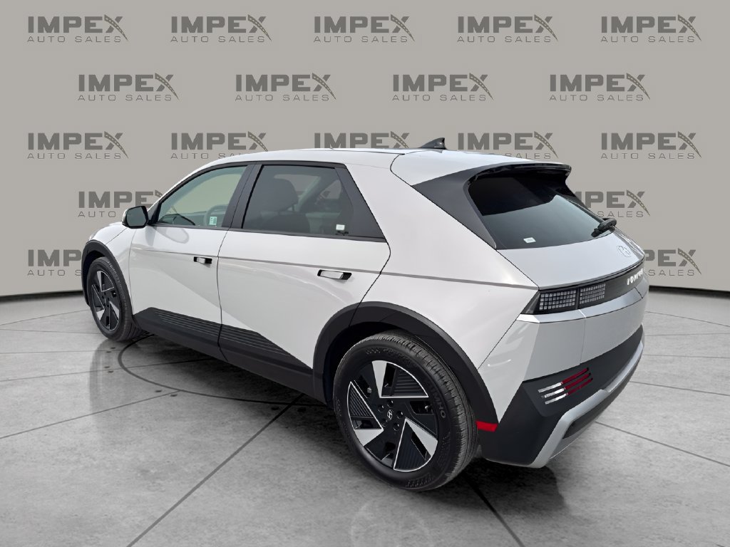 Used 2025 Hyundai Ioniq 5 SE RWD image 3