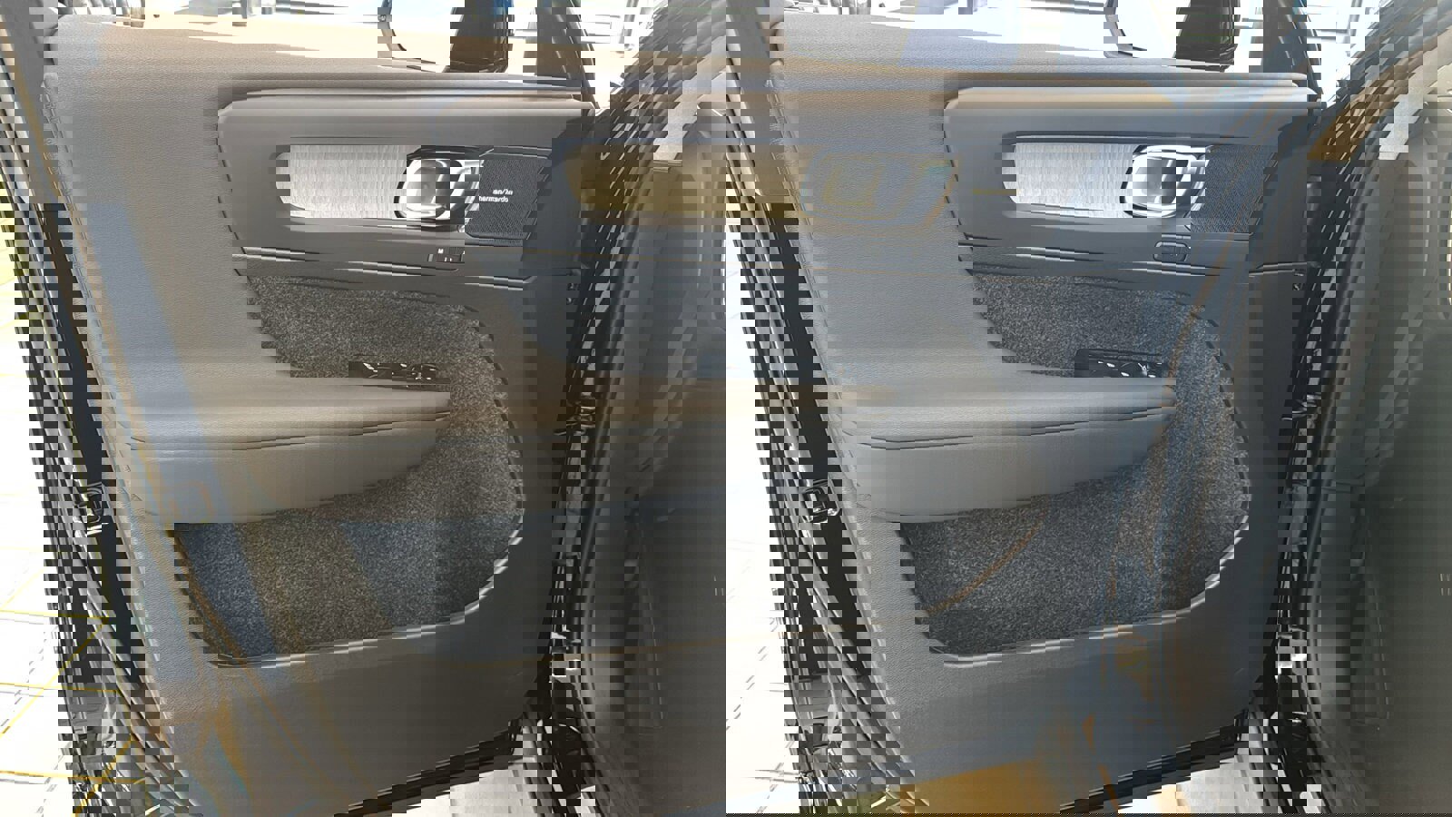 New 2026 Volvo XC40 B5 Ultra w/ Protection Package Premier image 21