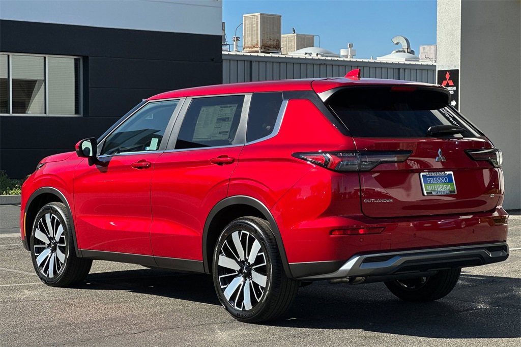 New 2025 Mitsubishi Outlander SE image 7