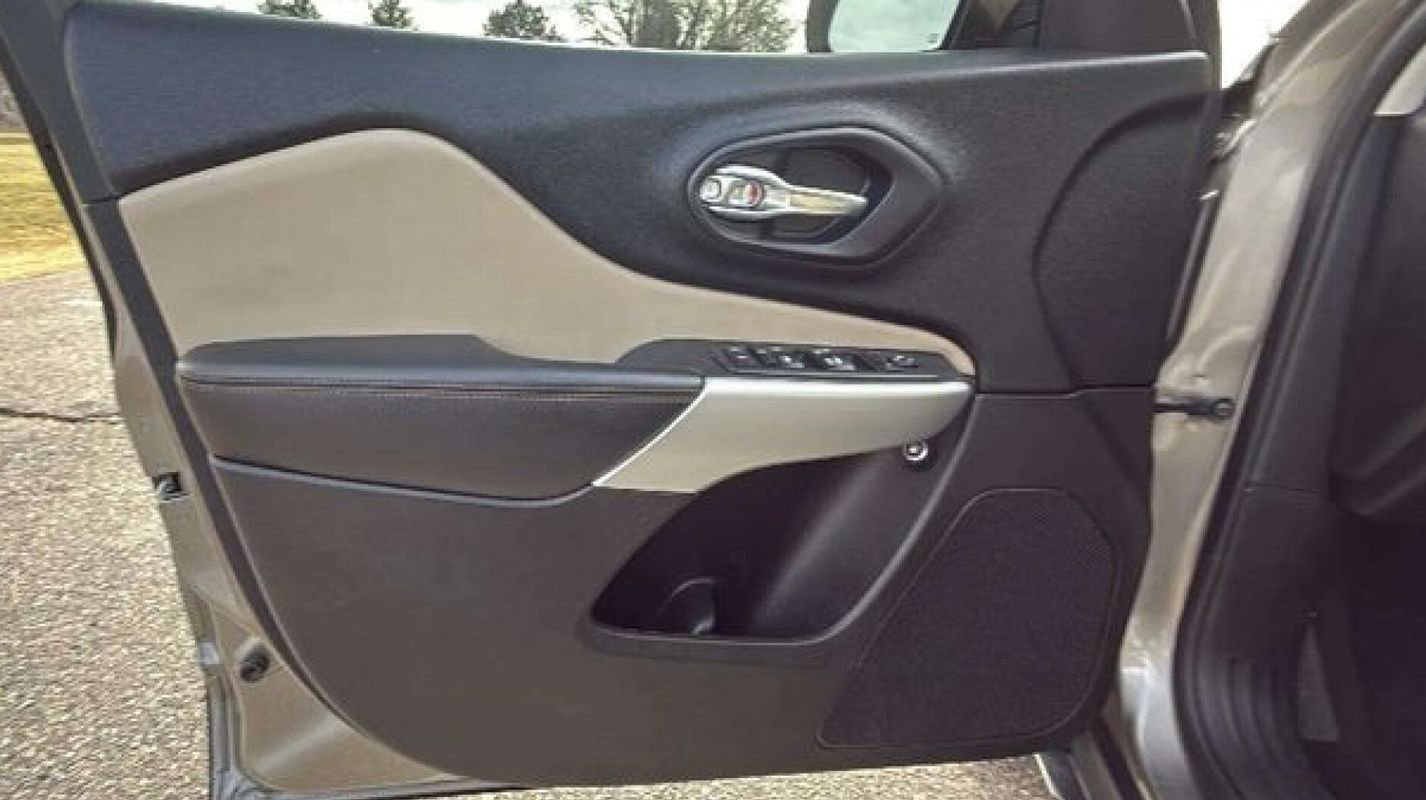 Used 2018 Jeep Cherokee Limited image 15